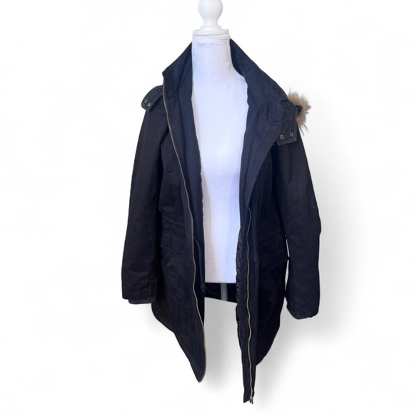 ANA XL Black parka with fur hood and zipper pockets COTTON